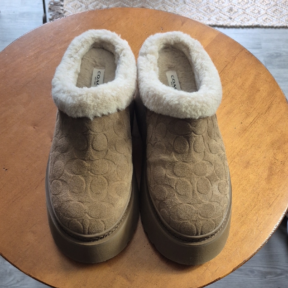 Coach Beige Shearling Platform Clogs. Size 9.